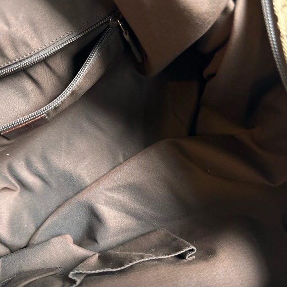 Gucci duffle travel/gym bag *PRICE is FIRM - Picture 5 of 16